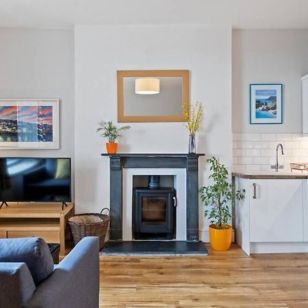 Pendennis - Bright Victorian Flat, Sea Views & Close To Beach 팰머스 외부 사진