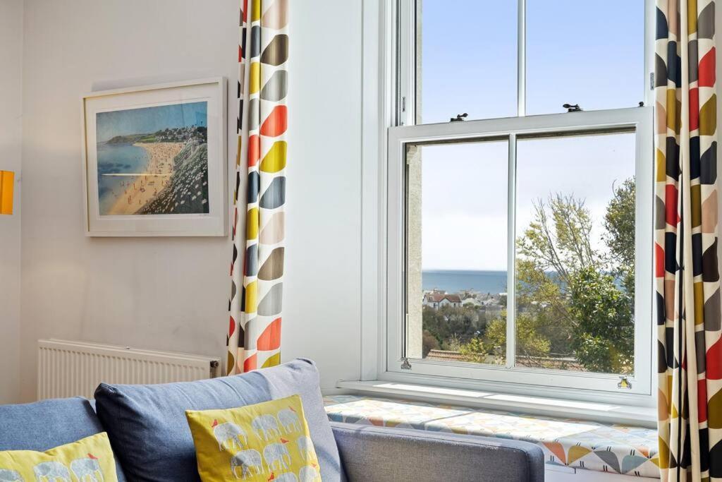 Pendennis - Bright Victorian Flat, Sea Views & Close To Beach 팰머스 외부 사진