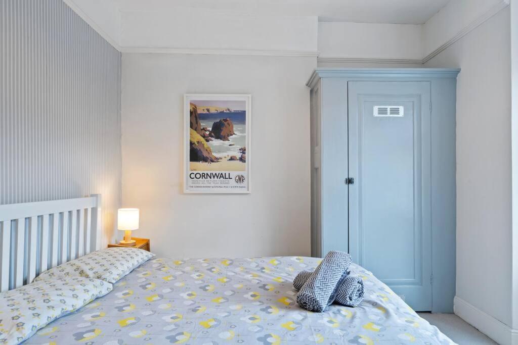 Pendennis - Bright Victorian Flat, Sea Views & Close To Beach 팰머스 외부 사진
