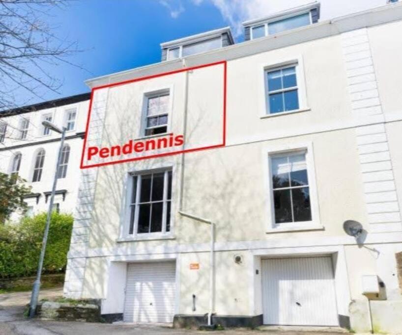 Pendennis - Bright Victorian Flat, Sea Views & Close To Beach 팰머스 외부 사진