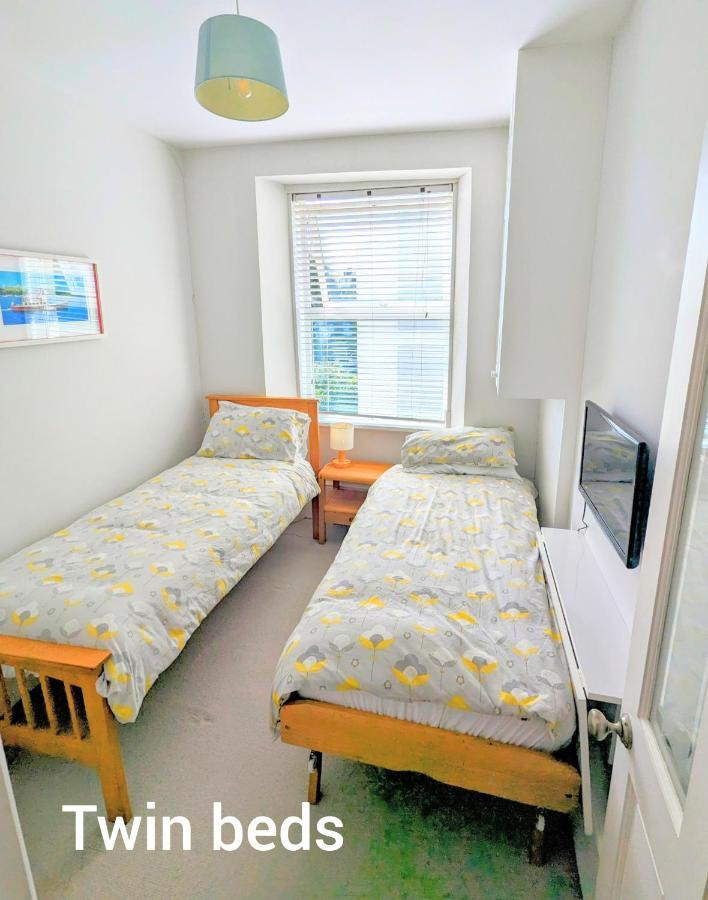 Pendennis - Bright Victorian Flat, Sea Views & Close To Beach 팰머스 외부 사진