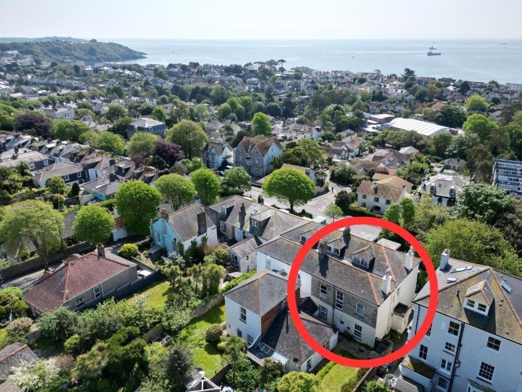 Pendennis - Bright Victorian Flat, Sea Views & Close To Beach 팰머스 외부 사진